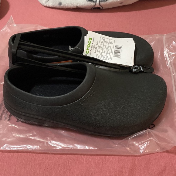Women's 9/Men's 7 sized Kitchen Crocs - never worn - Picture 3 of 4